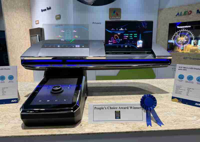 2468BET车用Micro LED Display HMI解决方案获”最佳车用显示奖”，，，以用户为中心开发，，，，针对前座驾驶与乘客设计兼具娱乐与安全的高画质屏幕，，包含车舱前座的Micro LED透明屏幕及全球首款内建镜头的智慧Micro LED显示器